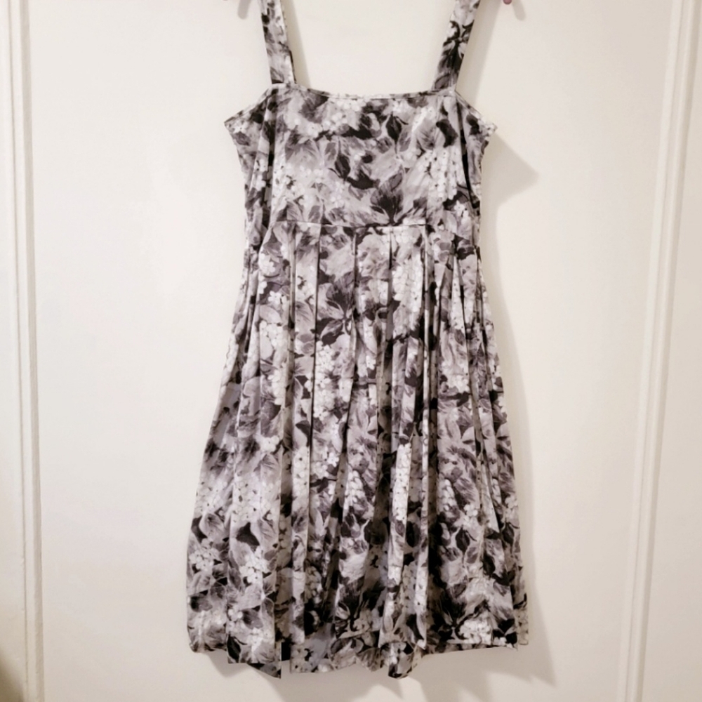 Talbots Floral Black, Grey & White Sleeveless Pleated Dress Size 10 - Picture 4 of 10